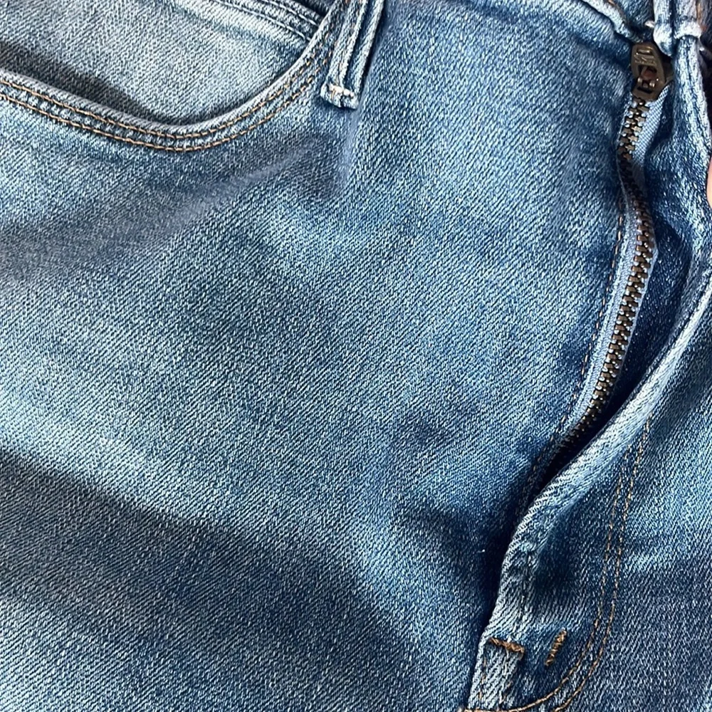 NWT MOTHER The Runaway Step Fray Kiss and Make Up size 34 - Picture 15 of 16